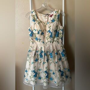 Chi Chi London Dress US Size 6- white w/ blue floral button back